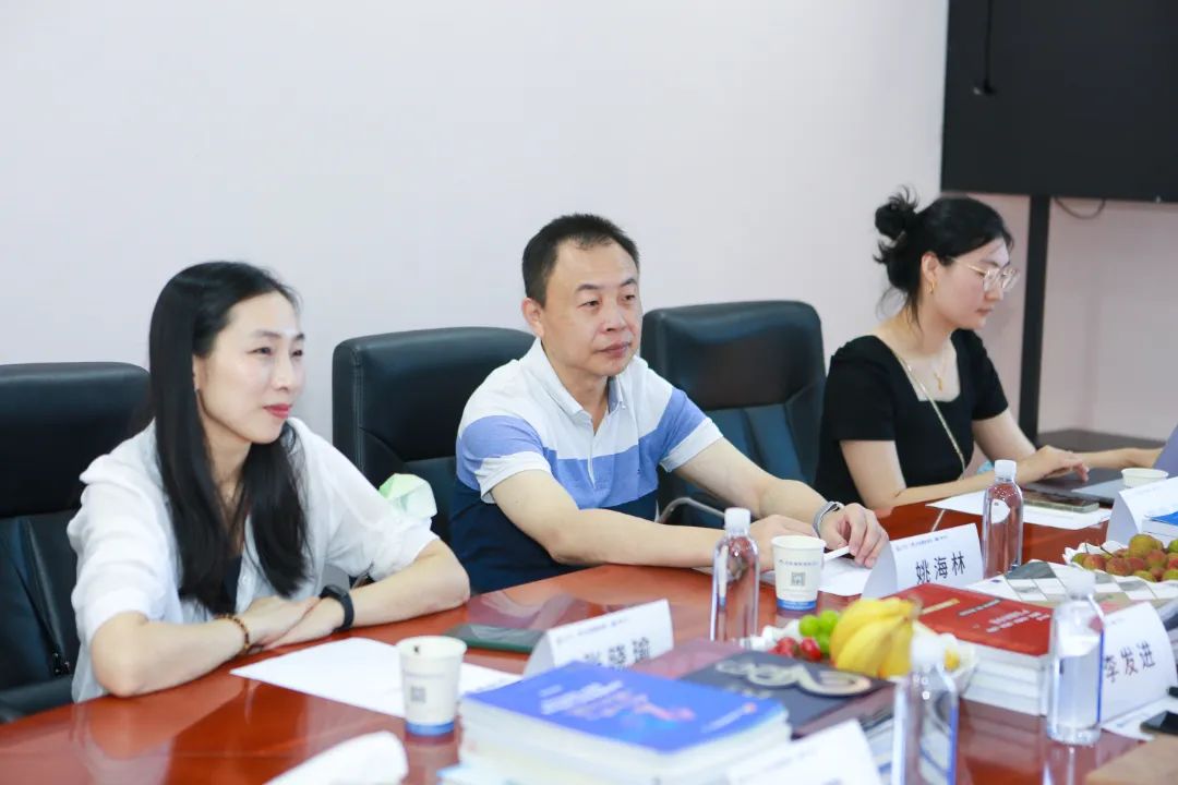 熱烈歡迎中山大學(xué)管理學(xué)院專業(yè)學(xué)位辦公室主任姚海林博士一行來訪!